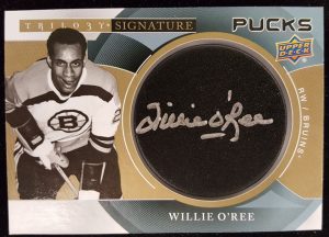 Signature Pucks Willie O'Ree